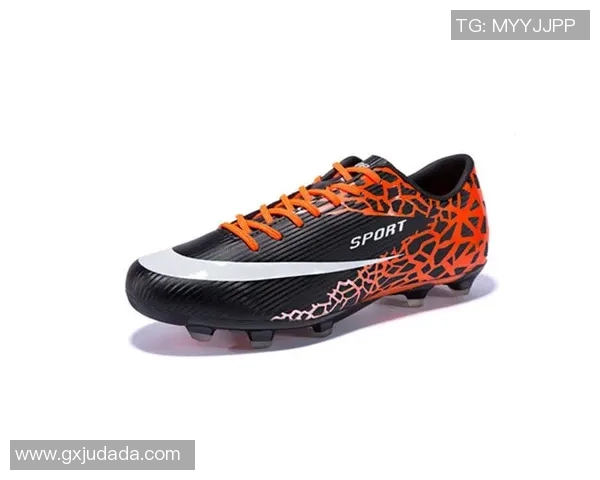 足球明星助力新款球鞋亮相 聚焦速度与技术完美融合